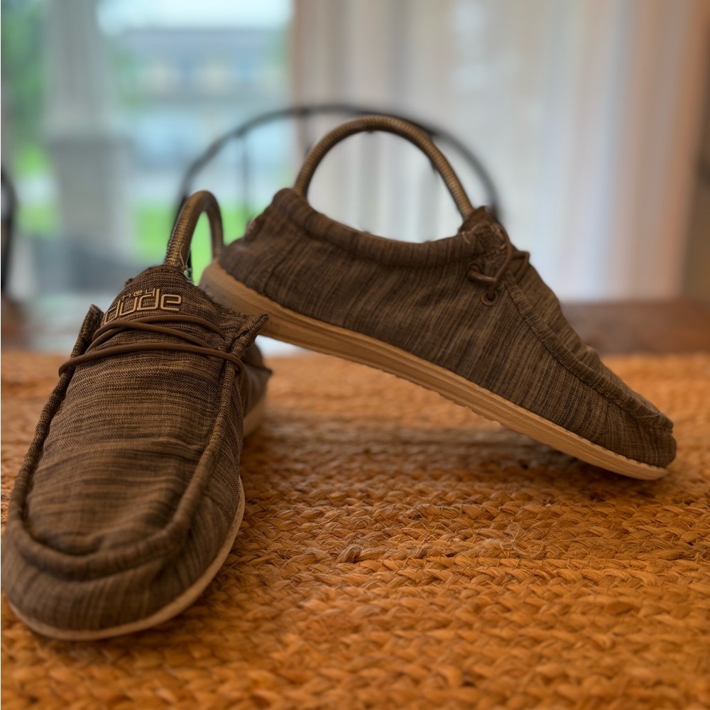 Hey Dudes Grey Linen‎ Stone. Unisex size Youth 5